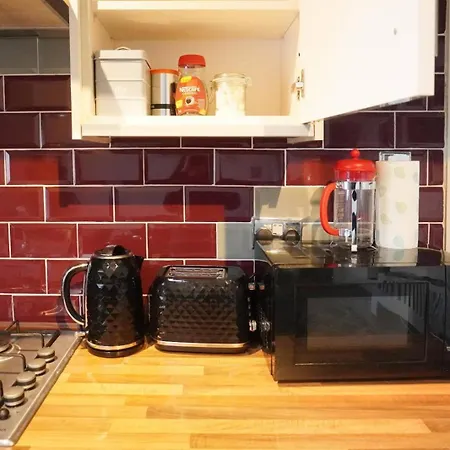 Headingley 2 Bedroom First Floor Flat Near Universities Shops& Park * Leeds (West Yorkshire)