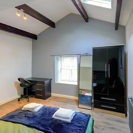 Headingley 2 Bedroom Flat Near Universities Shops& Park *