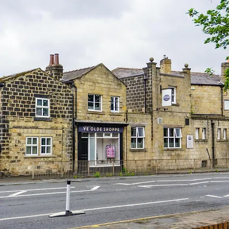 Headingley 2 Bedroom First Floor Flat Near Universities Shops& Park