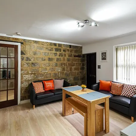 Headingley 2 Bedroom Flat Near Universities Shops& Park