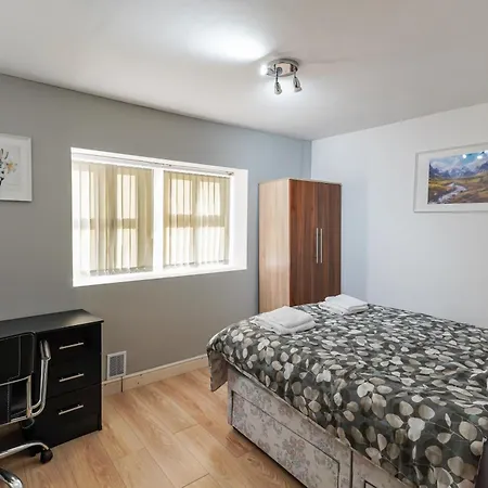 Headingley 2 Bedroom Flat Near Universities Shops& Park Leeds (West Yorkshire)