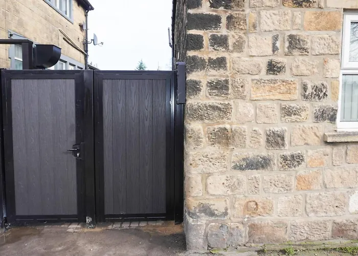 Headingley 2 Bedroom First Floor Flat Near Universities Shops& Park