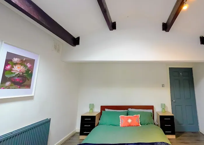 Headingley 2 Bedroom First Floor Flat Near Universities Shops& Park דירה