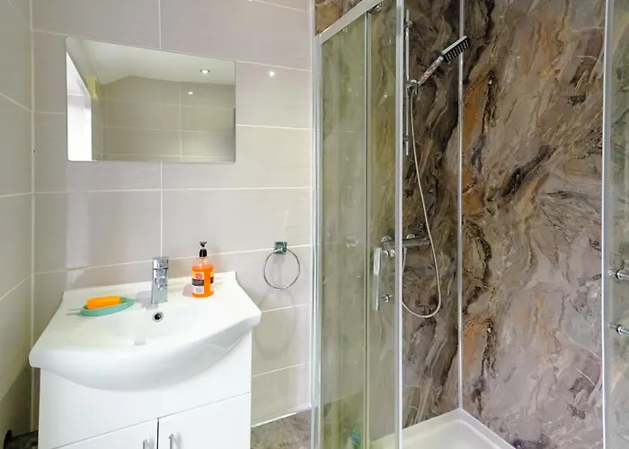 Headingley 2 Bedroom First Floor Flat Near Universities Shops& Park * Leeds (West Yorkshire)